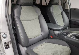 Подержанный автомобиль Toyota RAV4 2024 года (26 фото)