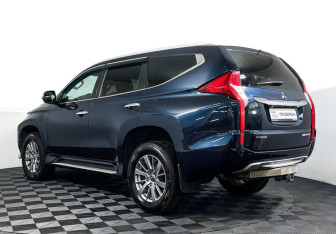 Подержанный автомобиль Mitsubishi Pajero Sport 2017 года (7 фото)