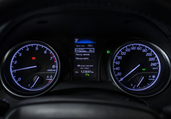 Подержанный автомобиль Toyota Camry Sedan 2018 года (10 фото)