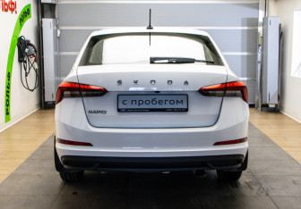 Подержанный автомобиль Skoda Rapid Liftback 2022 года (5 фото)