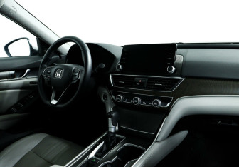 Подержанный автомобиль Honda Accord Sedan 2018 года (8 фото)