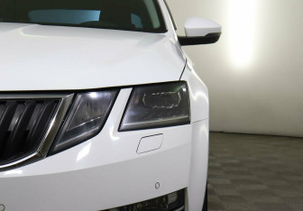 Подержанный автомобиль Skoda Octavia Liftback 2019 года (7 фото)