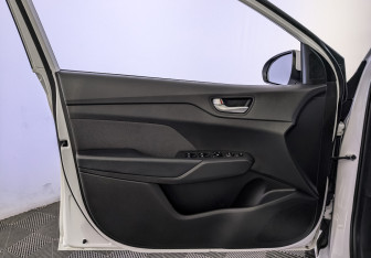 Подержанный автомобиль Hyundai Solaris Sedan 2021 года (19 фото)