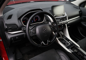 Подержанный автомобиль Mitsubishi Eclipse Cross 2021 года (12 фото)