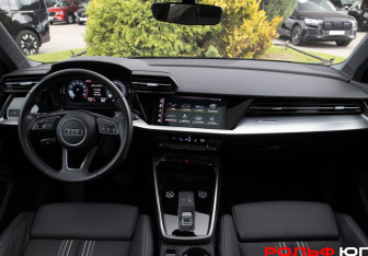 Подержанный автомобиль Audi A3 Sedan 2021 года (11 фото)