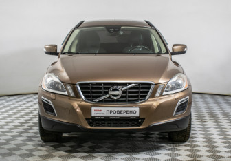 Подержанный автомобиль Volvo XC60 2012 года (2 фото)