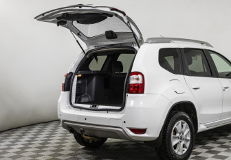 Подержанный автомобиль Nissan Terrano 2020 года (18 фото)