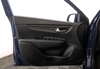 Подержанный автомобиль Kia Rio Hatchback 2021 года (19 фото)