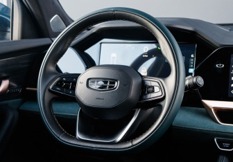 Подержанный автомобиль Geely Monjaro 2023 года (15 фото)