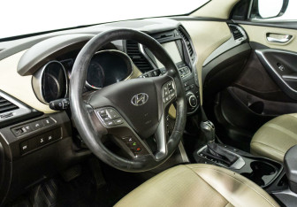 Подержанный автомобиль Hyundai Santa Fe 2013 года (7 фото)