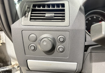 Подержанный автомобиль Opel Zafira Compactvan 2012 года (8 фото)