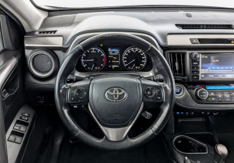 Подержанный автомобиль Toyota RAV4 2019 года (21 фото)