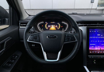 Подержанный автомобиль JAC T8 Pro 2024 года (14 фото)
