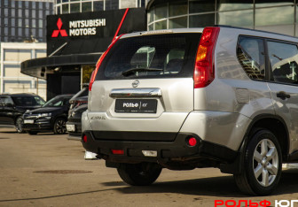 Подержанный автомобиль Nissan X-Trail 2008 года (20 фото)
