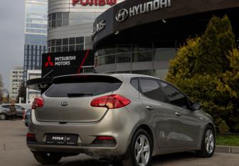 Подержанный автомобиль Kia Ceed Hatchback 2012 года (4 фото)