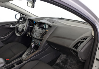 Подержанный автомобиль Ford Focus Hatchback 2018 года (13 фото)