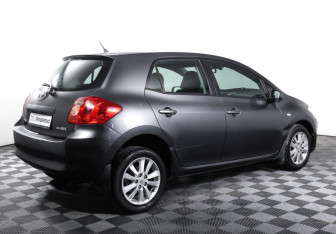 Подержанный автомобиль Toyota Auris Hatchback 2007 года (5 фото)