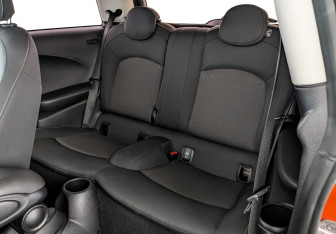 Подержанный автомобиль MINI Hatch 2019 года (12 фото)