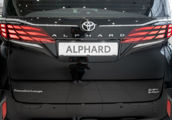 Новый Toyota Alphard 2024 (8 фото)