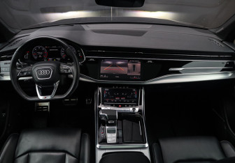 Подержанный автомобиль Audi Q7 2019 года (14 фото)