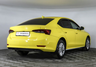 Подержанный автомобиль Skoda Octavia Liftback 2021 года (5 фото)