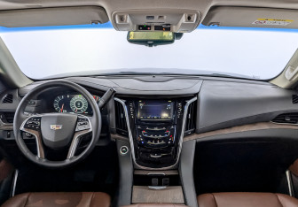 Подержанный автомобиль Cadillac Escalade Suv 2018 года (15 фото)