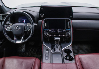 Подержанный автомобиль Lexus LX 2022 года (13 фото)