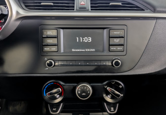 Подержанный автомобиль Kia Rio Hatchback 2021 года (15 фото)