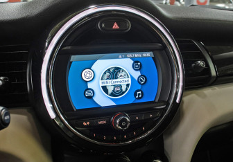 Подержанный автомобиль MINI Hatch 2018 года (21 фото)