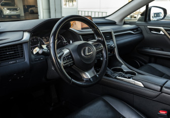 Подержанный автомобиль Lexus RX 2017 года (10 фото)