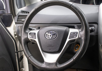 Подержанный автомобиль Toyota Verso 2012 года (16 фото)
