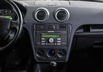 Подержанный автомобиль Ford Fusion 2007 года (10 фото)