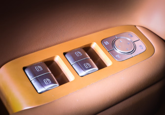 Подержанный автомобиль LiXiang L9 2023 года (21 фото)