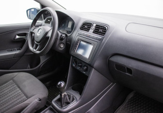 Подержанный автомобиль Volkswagen Polo Sedan 2016 года (10 фото)