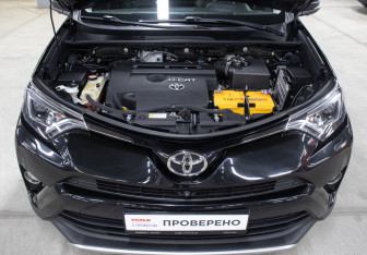 Подержанный автомобиль Toyota RAV4 2015 года (9 фото)