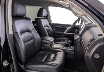 Подержанный автомобиль Toyota Land Cruiser Suv 2016 года (24 фото)