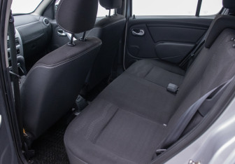 Подержанный автомобиль Renault Sandero 2014 года (11 фото)