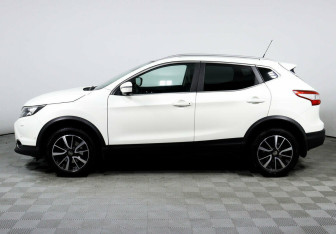 Подержанный автомобиль Nissan Qashqai 2015 года (3 фото)