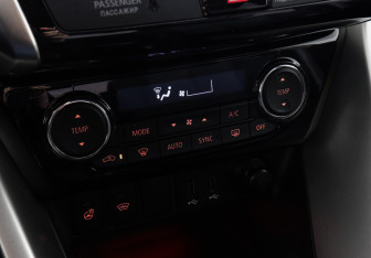 Подержанный автомобиль Mitsubishi Eclipse Cross 2018 года (16 фото)