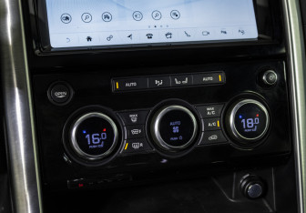 Подержанный автомобиль Land Rover Discovery 2018 года (17 фото)