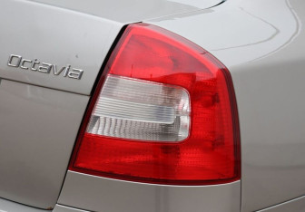 Подержанный автомобиль Skoda Octavia Liftback 2010 года (19 фото)