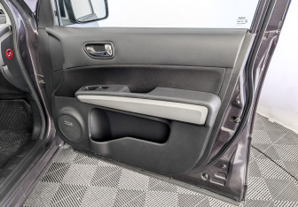 Подержанный автомобиль Nissan X-Trail 2014 года (27 фото)