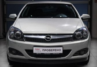 Подержанный автомобиль Opel Astra Hatchback 2008 года (2 фото)