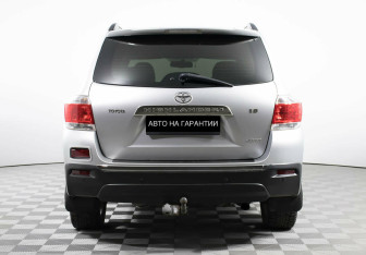 Подержанный автомобиль Toyota Highlander 2012 года (4 фото)