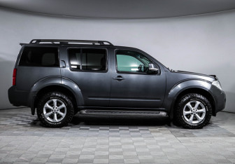 Подержанный автомобиль Nissan Pathfinder 2010 года (4 фото)