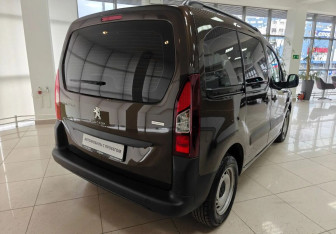 Подержанный автомобиль Peugeot Partner 2021 года (5 фото)