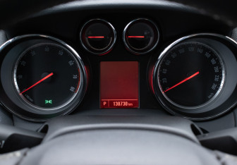 Подержанный автомобиль Opel Mokka 2013 года (12 фото)