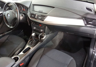 Подержанный автомобиль BMW X1 2013 года (9 фото)