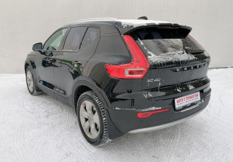 Подержанный автомобиль Volvo XC40 2021 года (7 фото)