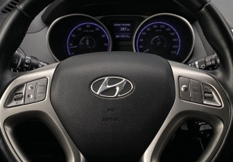 Подержанный автомобиль Hyundai ix35 2012 года (15 фото)